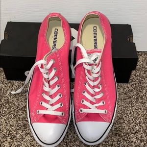 EUC Women’s 12/Men’s 10 Pink Converse AllStars